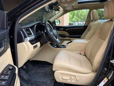Used 2016 Toyota Highlander Limited Platinum AWD/4WD image 9