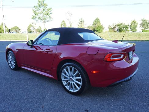 Used 2017 FIAT 124 Spider Lusso RWD image 5