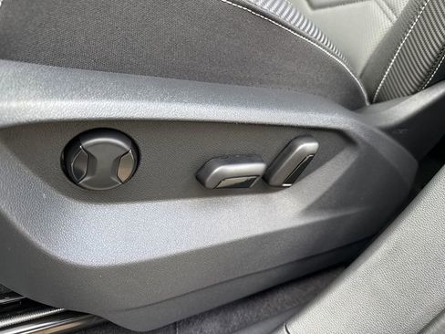 New 2026 Volkswagen Atlas Cross Sport SE image 4