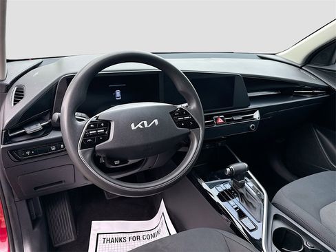 Used 2023 Kia Niro LX image 9