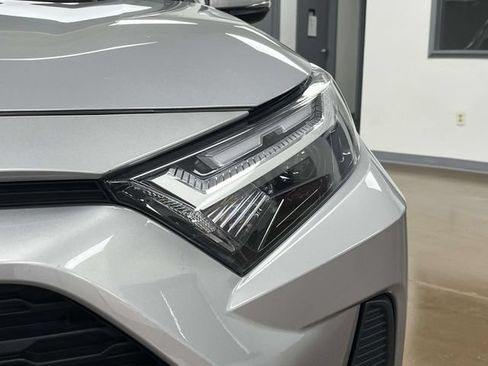 Used 2024 Toyota RAV4 XLE AWD/4WD image 9