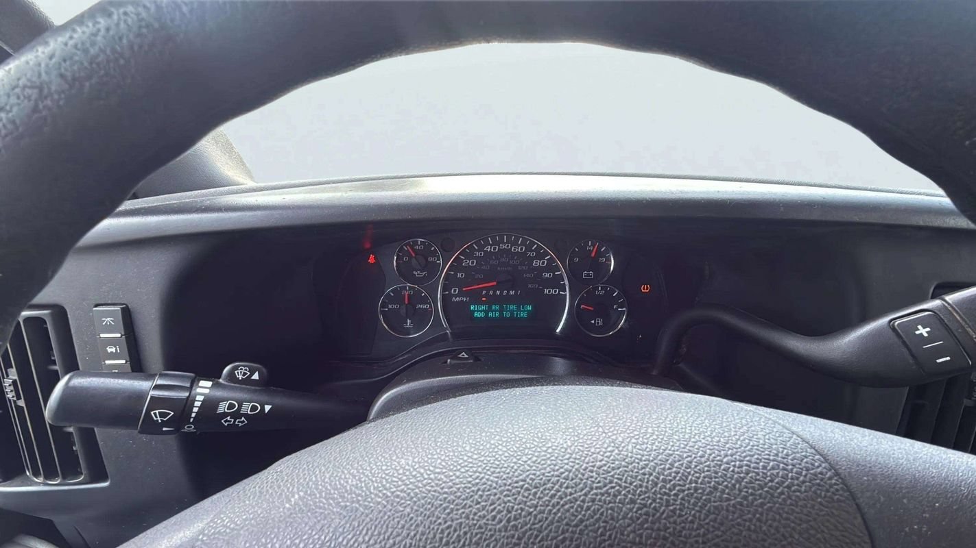 Used 2018 Chevrolet Express 2500 LS w/ Driver Convenience Package RWD image 11