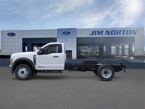 New 2025 Ford F550 4x4 Regular Cab Super Duty image 3