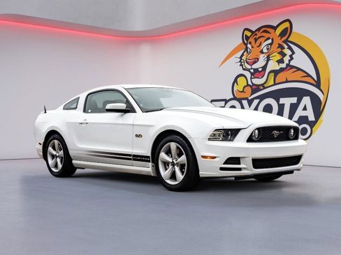 Used 2014 Ford Mustang GT Premium image 3