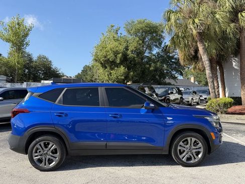 Used 2023 Kia Seltos LX AWD/4WD image 4