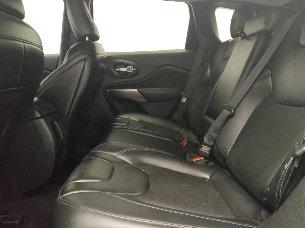 Used 2019 Jeep Cherokee Latitude Plus FWD image 18