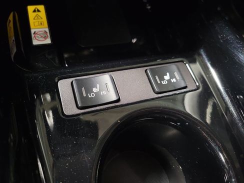 Used 2021 Toyota Prius Prime XLE image 16