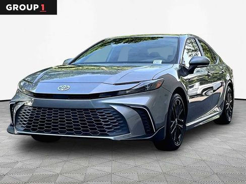 Certified 2025 Toyota Camry SE FWD image 1