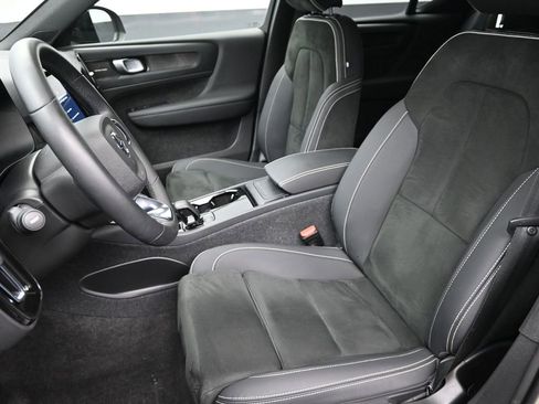 Used 2023 Volvo XC40 Recharge Ultimate image 10
