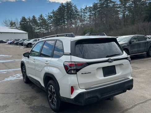 Used 2025 Subaru Forester Premium image 6