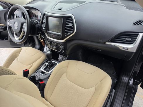 Used 2015 Jeep Cherokee Latitude FWD image 35