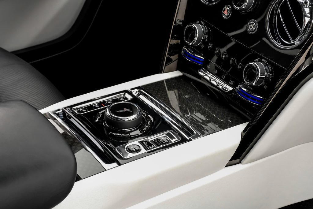Used 2022 Rolls-Royce Cullinan Black Badge AWD/4WD image 21
