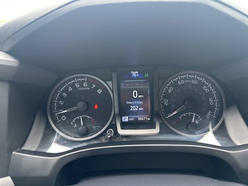Used 2022 Toyota Tacoma TRD Sport w/ Black Out Package (TMS) AWD/4WD image 40