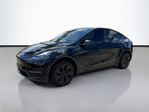 Used 2025 Tesla Model Y Long Range RWD image 3