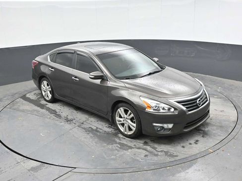 Used 2013 Nissan Altima 3.5 SV w/ Navigation Pkg FWD image 18