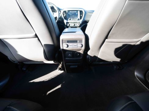 Used 2018 GMC Acadia SLT image 22