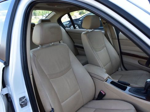 Used 2011 BMW 328i Sedan w/ Premium Pkg image 18