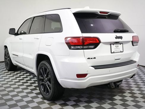 Used 2021 Jeep Grand Cherokee Laredo X AWD/4WD image 4