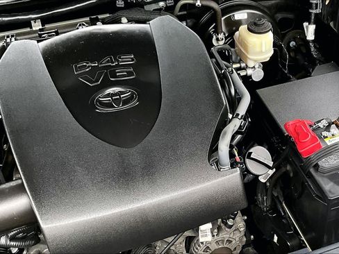 Used 2017 Toyota Tacoma SR5 image 31