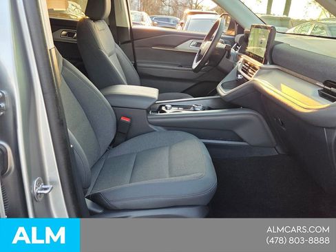 Used 2025 Ford Explorer Active AWD/4WD image 19