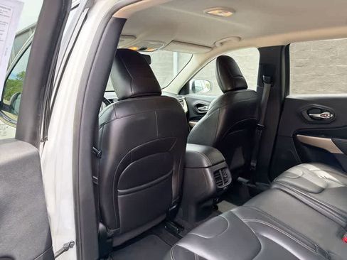 Used 2018 Jeep Cherokee Limited AWD/4WD image 23