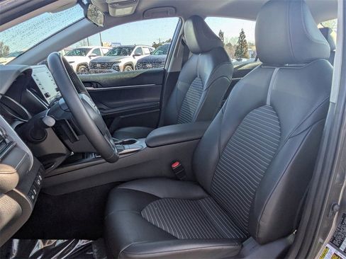 Used 2023 Toyota Camry SE image 18