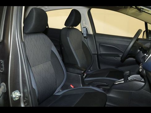 Used 2025 Nissan Versa SV FWD image 27