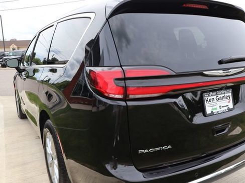 Used 2026 Chrysler Pacifica Select AWD/4WD image 35