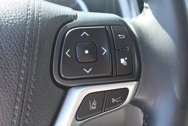 Used 2018 Toyota Highlander XLE FWD image 24