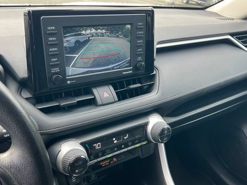 Used 2021 Toyota RAV4 LE AWD/4WD image 22