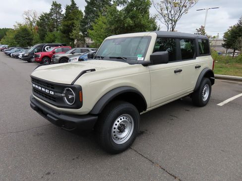 New 2025 Ford Bronco 4-Door AWD/4WD image 3