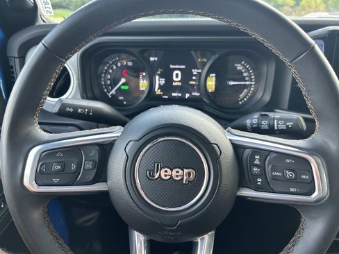 Used 2024 Jeep Wrangler Unlimited Sahara AWD/4WD image 35