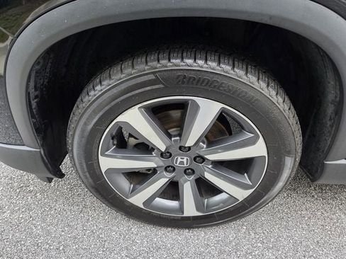 Used 2024 Honda Pilot Touring image 10