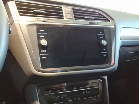 Used 2024 Volkswagen Tiguan SE w/ Panoramic Sunroof Package image 13