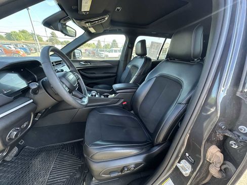 Used 2024 Jeep Grand Cherokee Altitude image 13