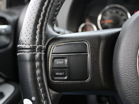 Used 2014 Jeep Compass Latitude image 13