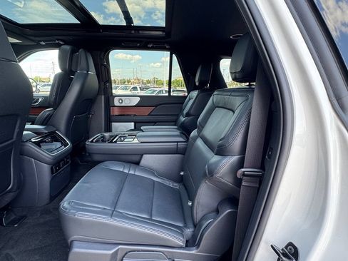 Used 2024 Lincoln Navigator L Reserve AWD/4WD image 30