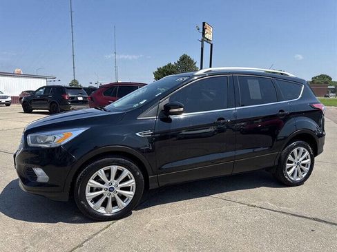 Used 2017 Ford Escape Titanium image 2