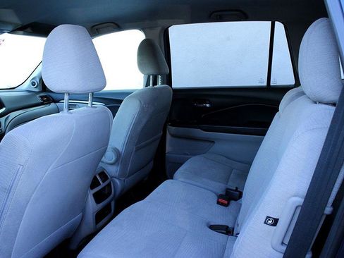 Used 2018 Honda Pilot LX image 14