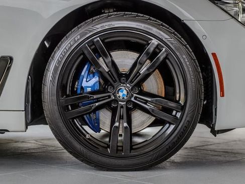 Used 2018 BMW 740i xDrive AWD/4WD image 16