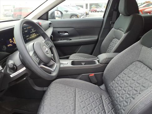 New 2025 Nissan Kicks SV AWD/4WD image 8