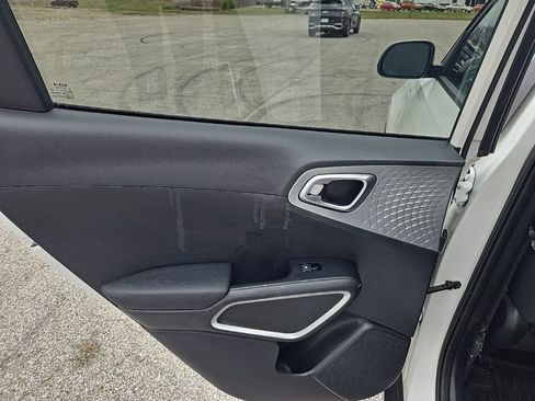 Used 2024 Kia Soul LX image 18