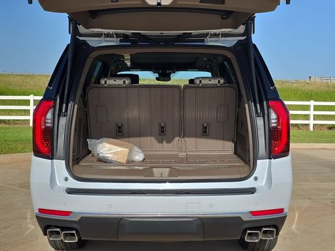 New 2026 GMC Yukon Denali w/ Denali Reserve Package AWD/4WD image 13
