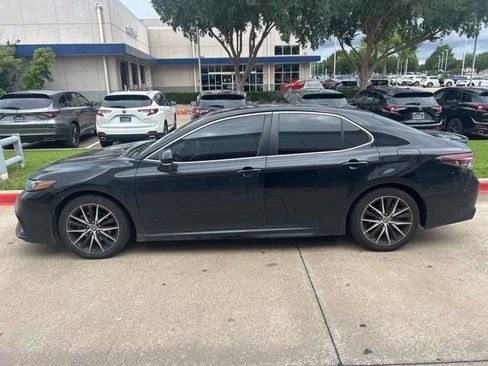 Used 2022 Toyota Camry SE w/ Convenience Package FWD image 2