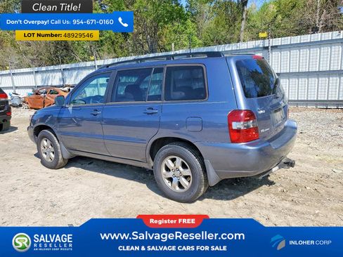 Used 2005 Toyota Highlander 4WD V6 w/ 3rd Row image 3