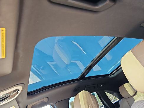 Used 2021 Porsche Macan Base image 34