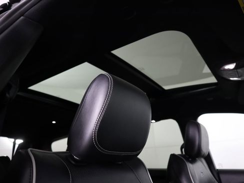 Used 2022 Chrysler Pacifica Limited w/ S Appearance Package image 19