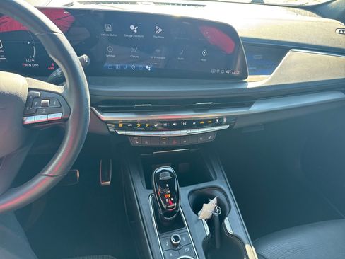 Used 2024 Cadillac XT4 Sport image 18