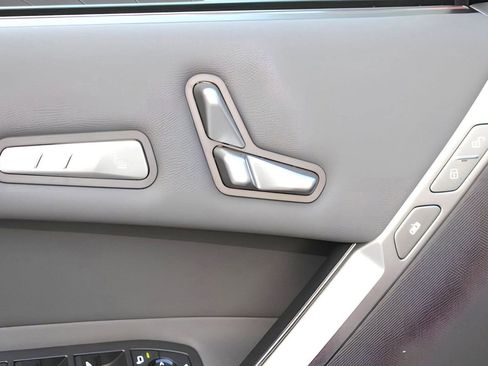 Used 2025 BMW iX M60 image 21