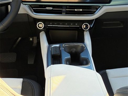 New 2026 Chevrolet Equinox EV LT w/ Convenience Package II image 20